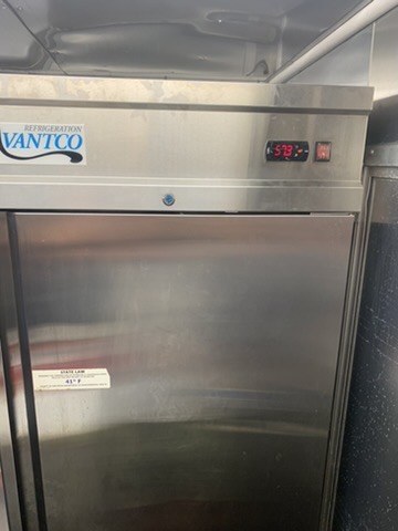 Avantco commercial refrigerator control panel and temperature display