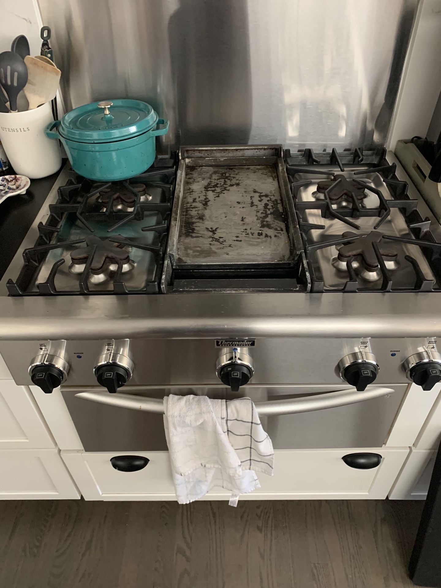 Thermador Professional gas rangetop with griddle, front view